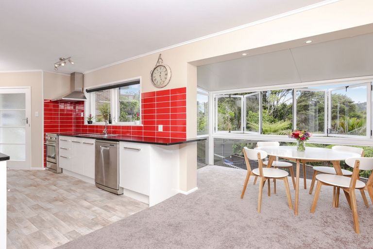 Photo of property in 44 Rimutaka Place, Titirangi, Auckland, 0604