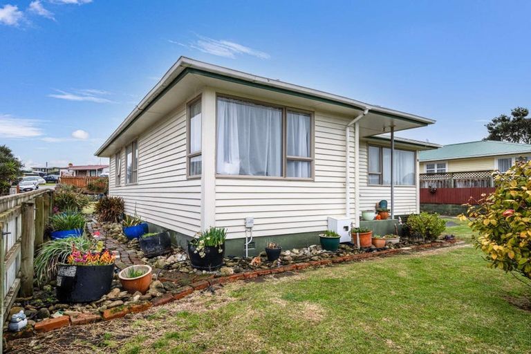 Photo of property in 14 Tainui Street, Castlecliff, Whanganui, 4501