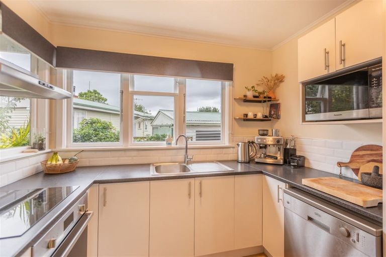 Photo of property in 1/57 Meeanee Road, Taradale, Napier, 4112