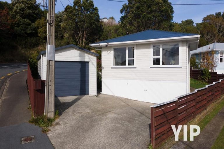 Photo of property in 1 Beazley Avenue, Paparangi, Wellington, 6037