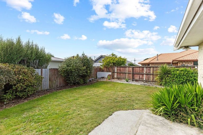 Photo of property in 1/123a Queenspark Drive, Parklands, Christchurch, 8083