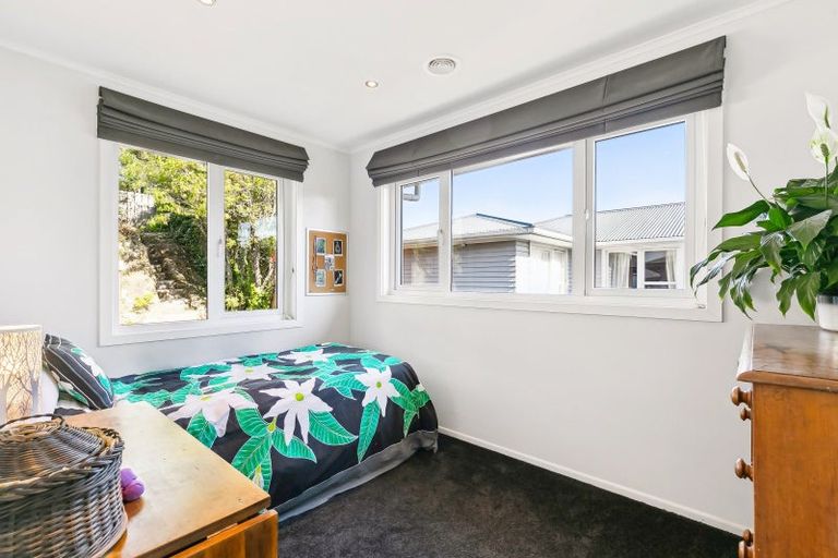 Photo of property in 9 Balmain Street, Newlands, Wellington, 6037