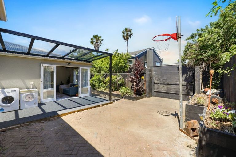 Photo of property in 2/135 Bucklands Beach Road, Bucklands Beach, Auckland, 2012