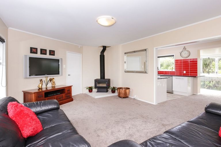 Photo of property in 44 Rimutaka Place, Titirangi, Auckland, 0604