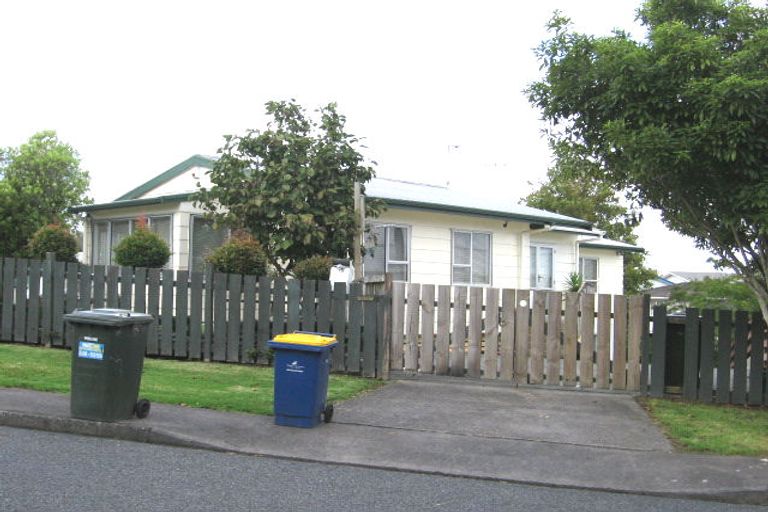 Photo of property in 119 Kemp Road, Massey, Auckland, 0614