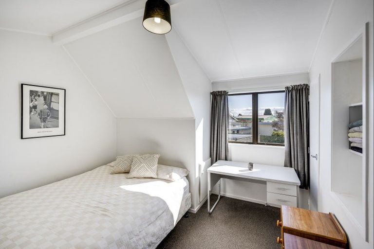 Photo of property in 2/2 Heretaunga Street East, Parkvale, Hastings, 4122