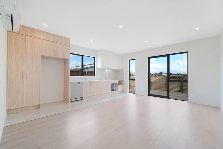 Photo of property in 10 Kaapehu Street, Karaka, 2578