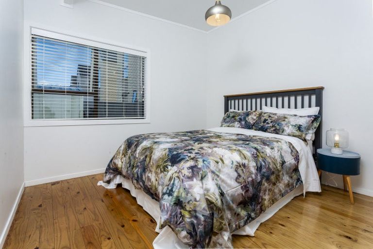 Photo of property in 2/7 Eskdale Road, Birkdale, Auckland, 0626