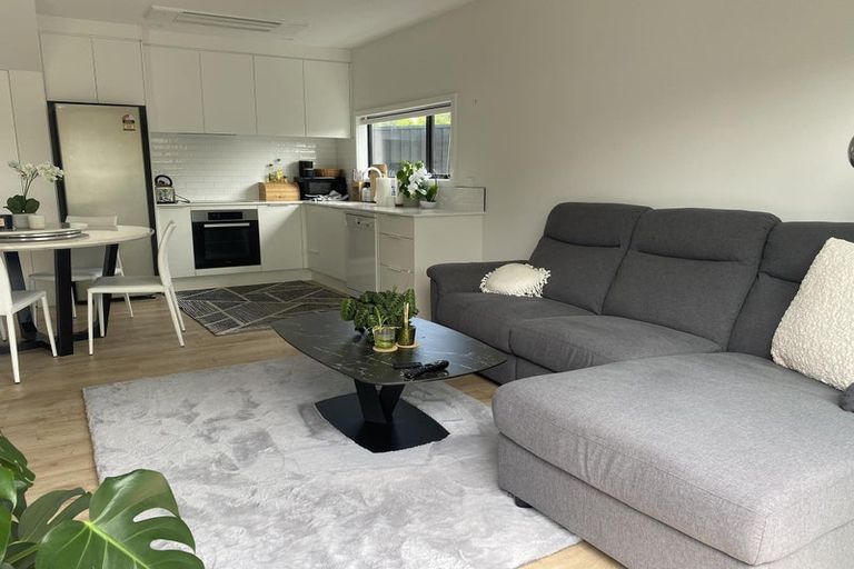 Photo of property in 70b Neil Avenue, Te Atatu Peninsula, Auckland, 0610