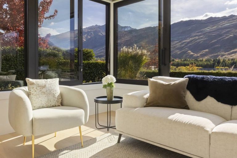 Photo of property in 2 Owen Marshall Lane, Arrowtown, 9371