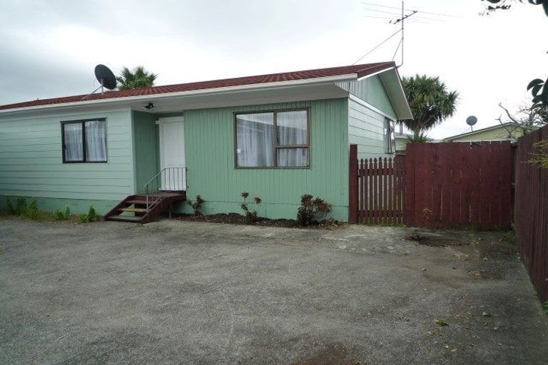 Photo of property in 2/24 Station Road, Takanini, 2112