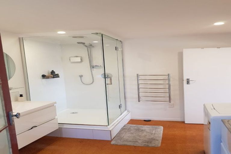 Photo of property in 5 Madison Place, Forrest Hill, Auckland, 0620