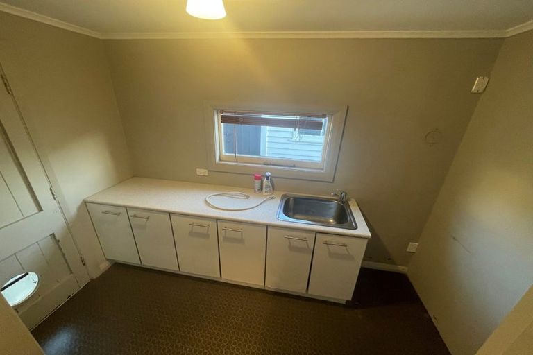 Photo of property in 40 Waiwaka Terrace, Strandon, New Plymouth, 4312