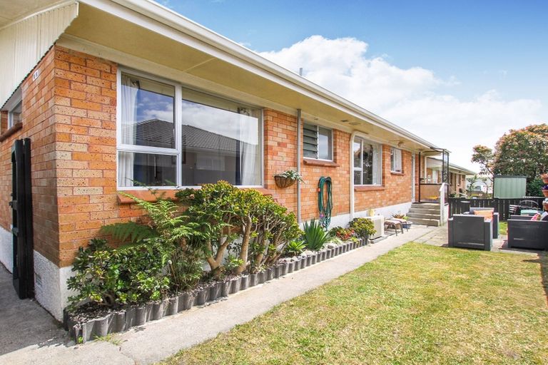 Photo of property in 1/14 Rowan Terrace, Te Atatu South, Auckland, 0610