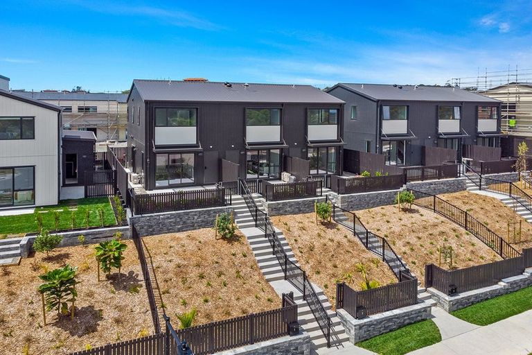 Photo of property in 48 Huri Street, Mangere Bridge, Auckland, 2022