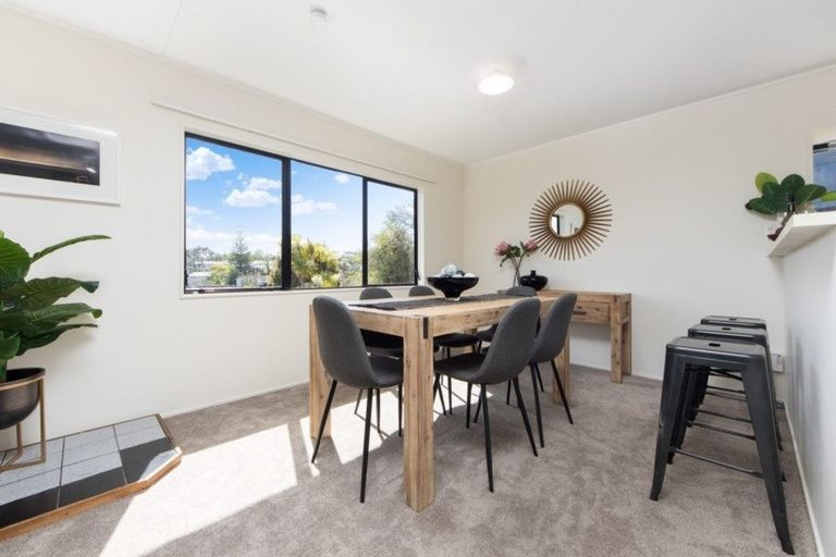 Photo of property in 2/77 Stanley Road, Glenfield, Auckland, 0629