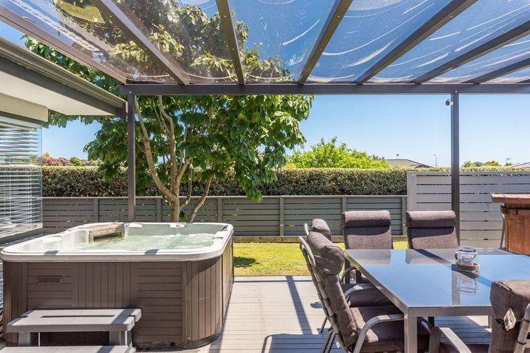 Photo of property in 125 Realm Drive, Paraparaumu, 5032