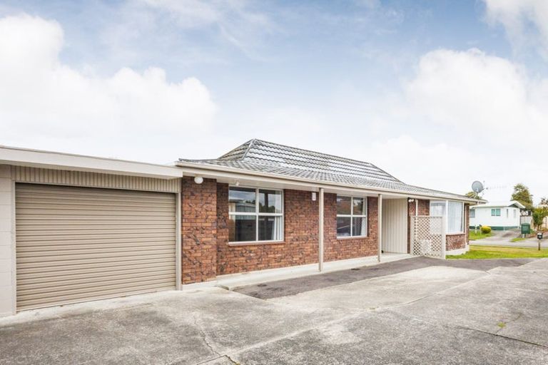 Photo of property in 24 Geraldine Crescent, Cloverlea, Palmerston North, 4412