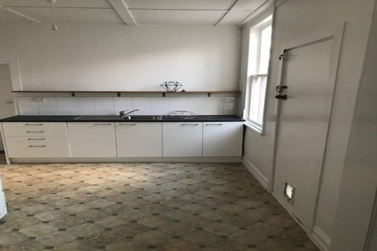 Photo of property in 98 Constable Street, Newtown, Wellington, 6021
