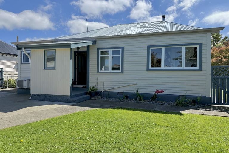 Photo of property in 25 Rhodes Street, Waimate, 7924