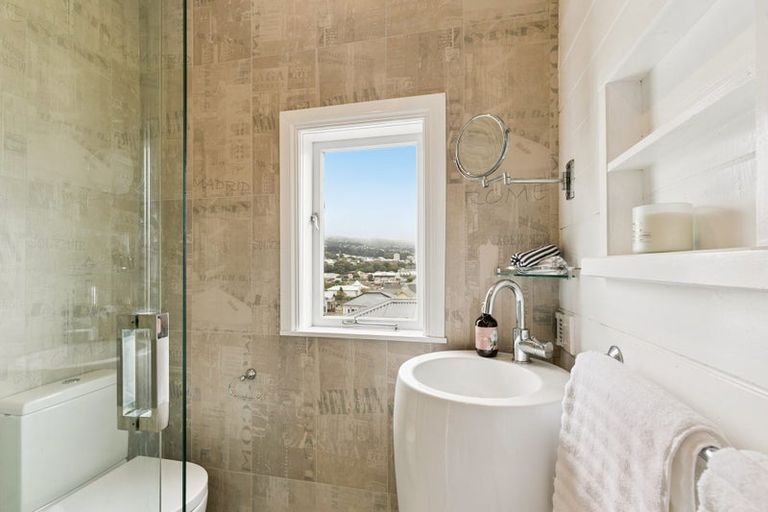 Photo of property in 51 Scarborough Terrace, Mount Victoria, Wellington, 6011