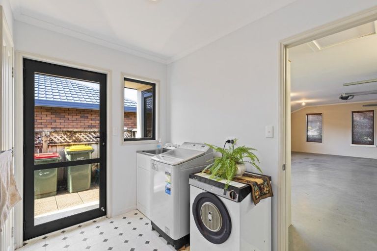 Photo of property in 6 Royal Heights, Glen Avon, New Plymouth, 4312