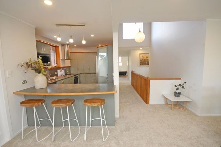 Photo of property in 4 Hollyhock Place, Browns Bay, Auckland, 0630