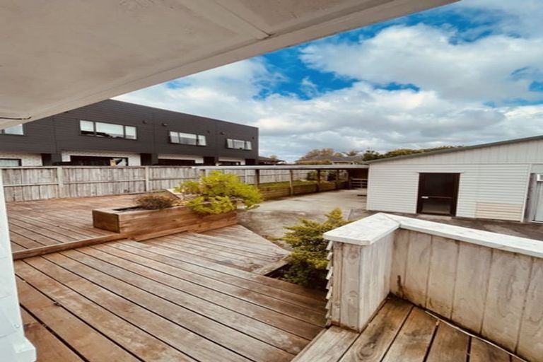 Photo of property in 49 Neil Avenue, Te Atatu Peninsula, Auckland, 0610