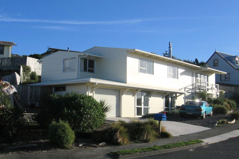 Photo of property in 5 Tuna Terrace, Titahi Bay, Porirua, 5022