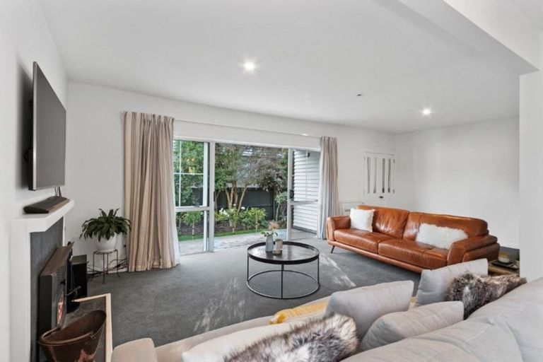 Photo of property in 28 Riverlaw Terrace, Saint Martins, Christchurch, 8022