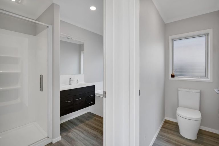 Photo of property in 12 Oakmont Crescent, Waiwhakaiho, New Plymouth, 4312