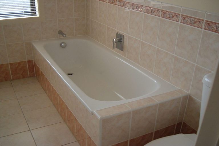 Photo of property in 58 Cyril French Drive, Flat Bush, Auckland, 2016