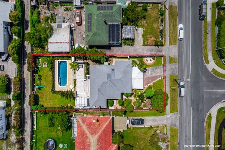 Photo of property in 23 Gloria Avenue, Te Atatu Peninsula, Auckland, 0610