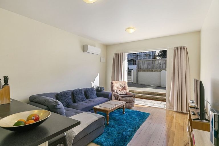 Photo of property in 91 Queens Drive, Lyall Bay, Wellington, 6022