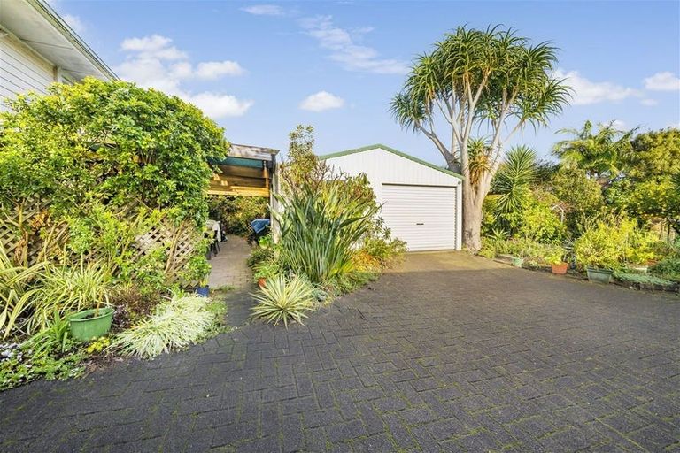 Photo of property in 50 Kervil Avenue, Te Atatu Peninsula, Auckland, 0610