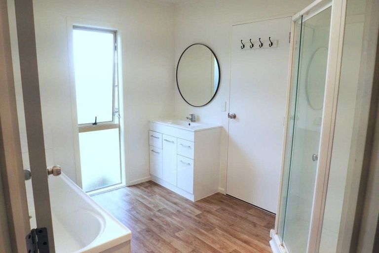 Photo of property in 50a Kitchener Road, Waiuku, 2123