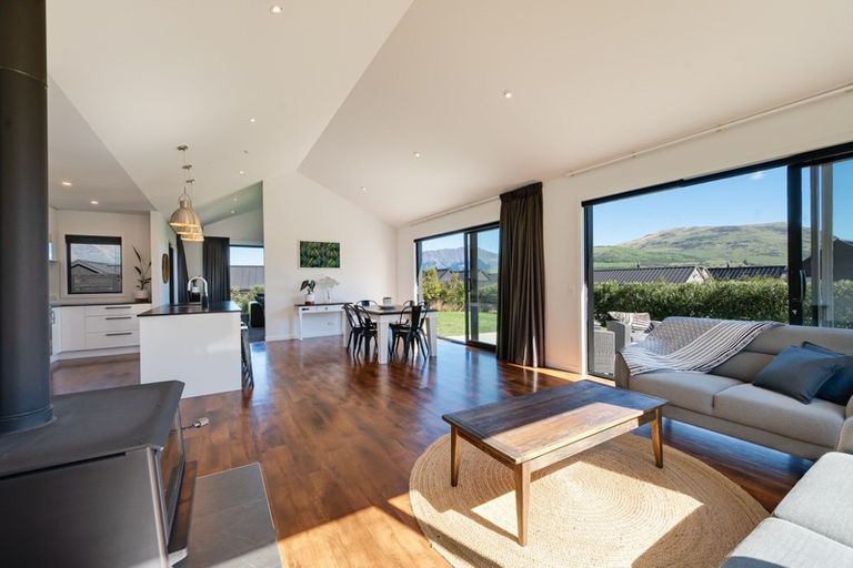 Photo of property in 5 Fife Court, Jacks Point, Queenstown, 9371