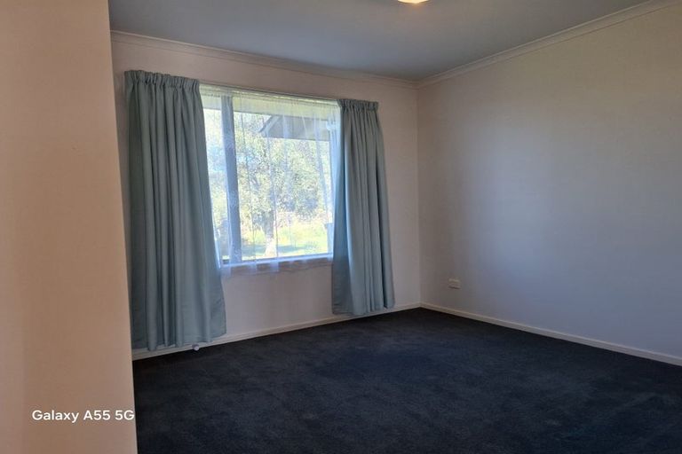 Photo of property in 469 Waitakere Road, Taupaki, Henderson, 0782