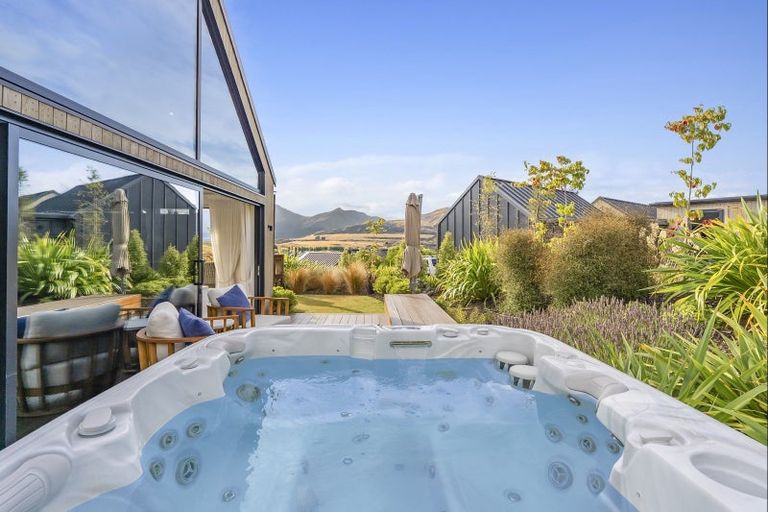 Photo of property in 10a Kinross Lane, Jacks Point, Queenstown, 9371