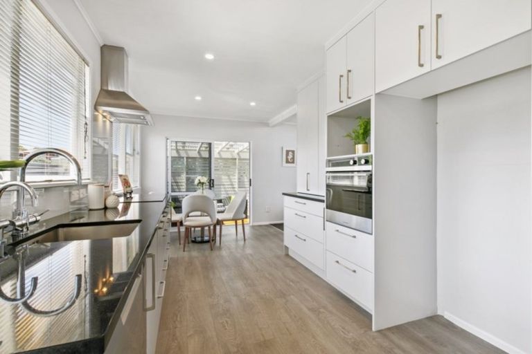 Photo of property in 3 Grimshaw Place, Henderson, Auckland, 0612