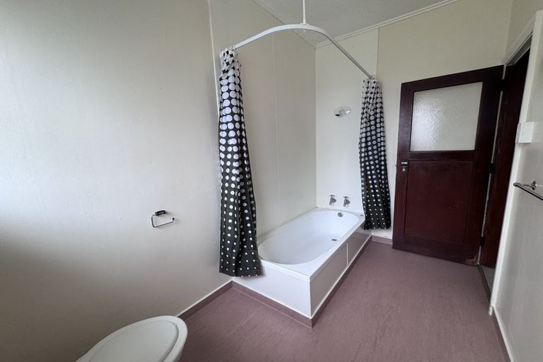 Photo of property in 2 Anderson Street, Hokowhitu, Palmerston North, 4410