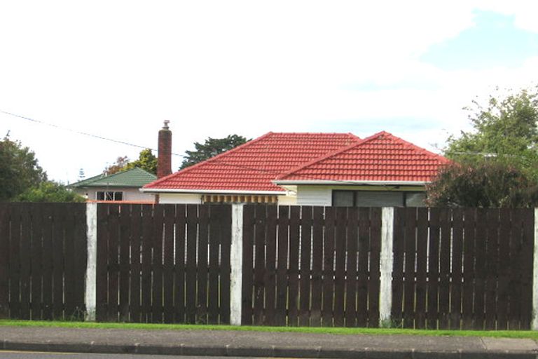 Photo of property in 721 Te Atatu Road, Te Atatu Peninsula, Auckland, 0610