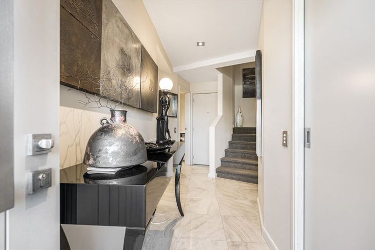 Photo of property in Montrose Villas, 441h Beach Road, Mairangi Bay, Auckland, 0630