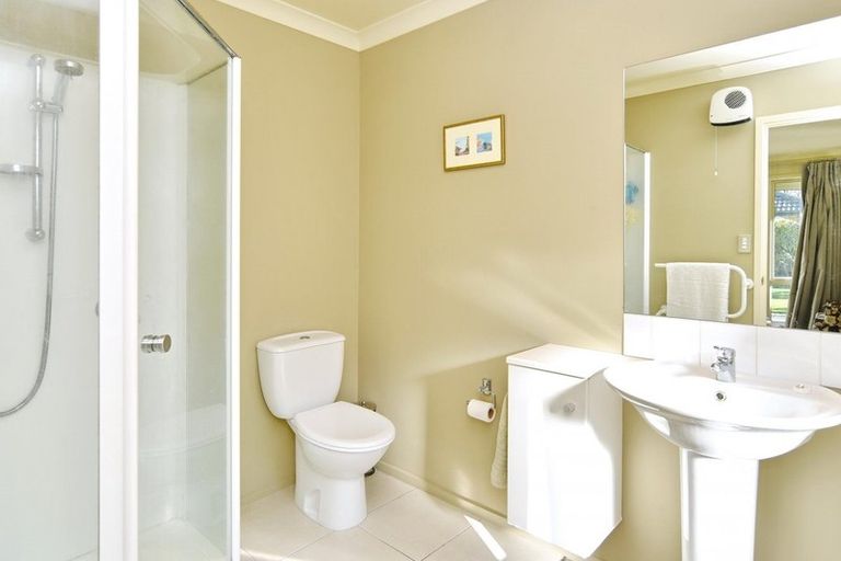 Photo of property in 8 Ross Place, Northwood, Christchurch, 8051