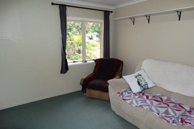 Photo of property in 13 Russett Grove, Henderson, Auckland, 0612
