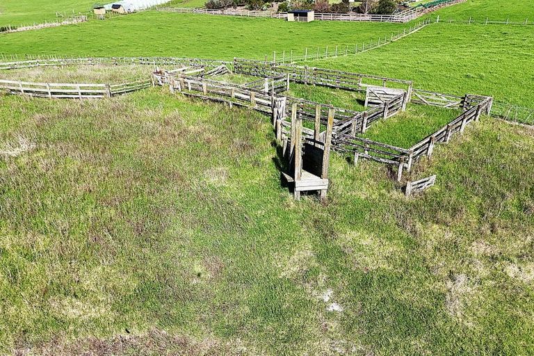 Photo of property in 413a Baylys Coast Road, Dargaville, 0377