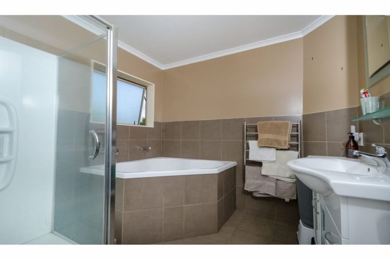 Photo of property in 114f Colwill Road, Massey, Auckland, 0614