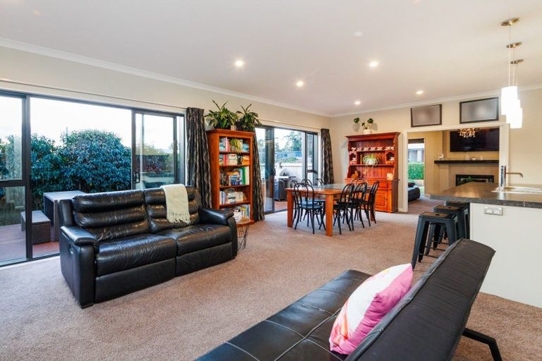 Photo of property in 23 Galea Grove, Kelvin Grove, Palmerston North, 4414