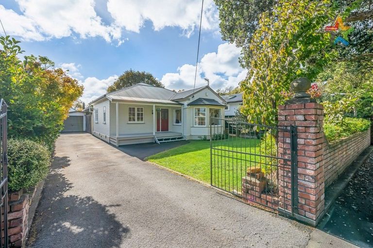 Photo of property in 43 Saint Ronans Avenue, Waterloo, Lower Hutt, 5011