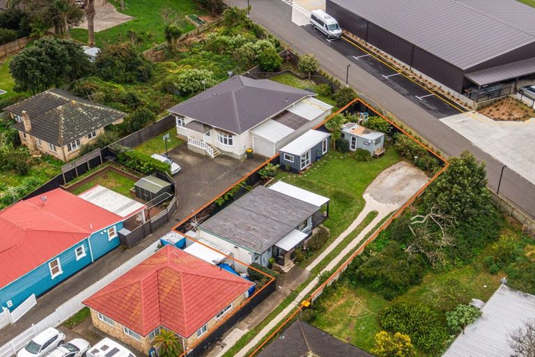Photo of property in 2/23 Miller Road, Mangere Bridge, Auckland, 2022